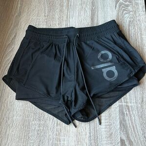 Alo Ambiance Short Size XS